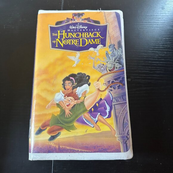 Walt Disney Masterpiece The Hunchback Of Notre Dame VHS 1996 Clamshell Case - Picture 2 of 6